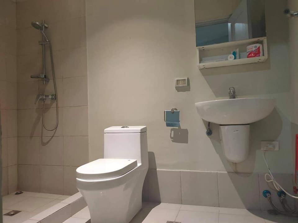 White Knight Hotel Saint Anne Manila Esterno foto